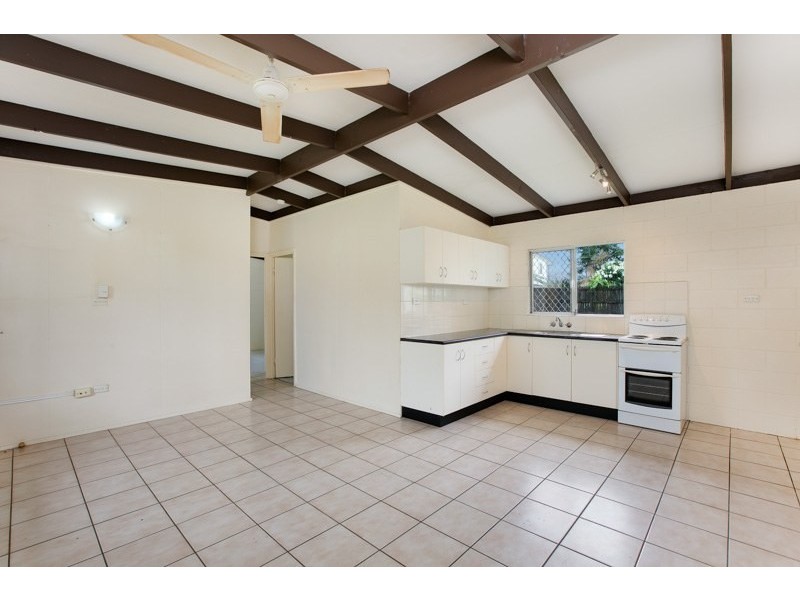 8 McGregor Street, Manoora QLD 4870