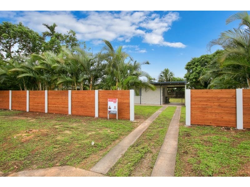 8 McGregor Street, Mooroobool QLD 4870