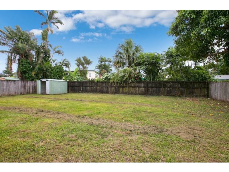 8 McGregor Street, Mooroobool QLD 4870