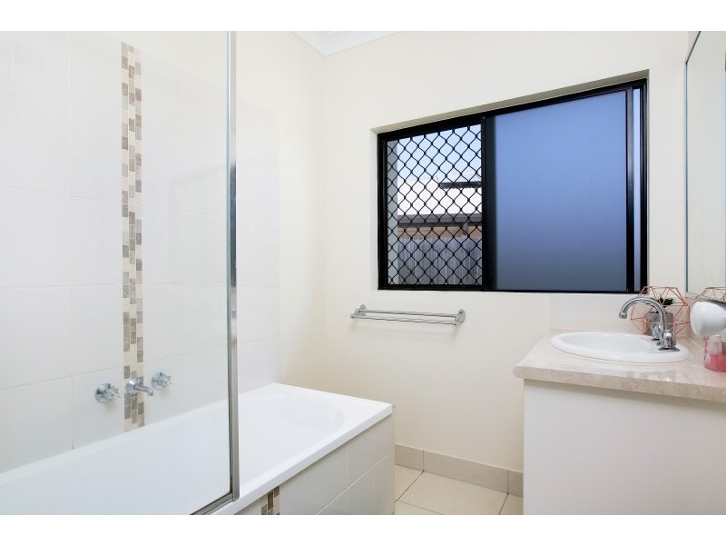6 Ainscow Drive, Bentley Park QLD 4869