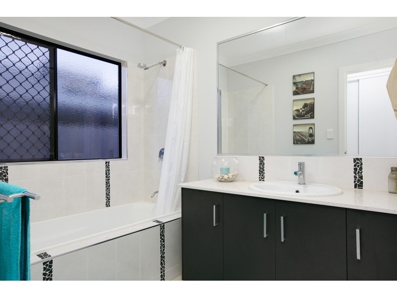 21 Ainscow Drive, Bentley Park QLD 4869