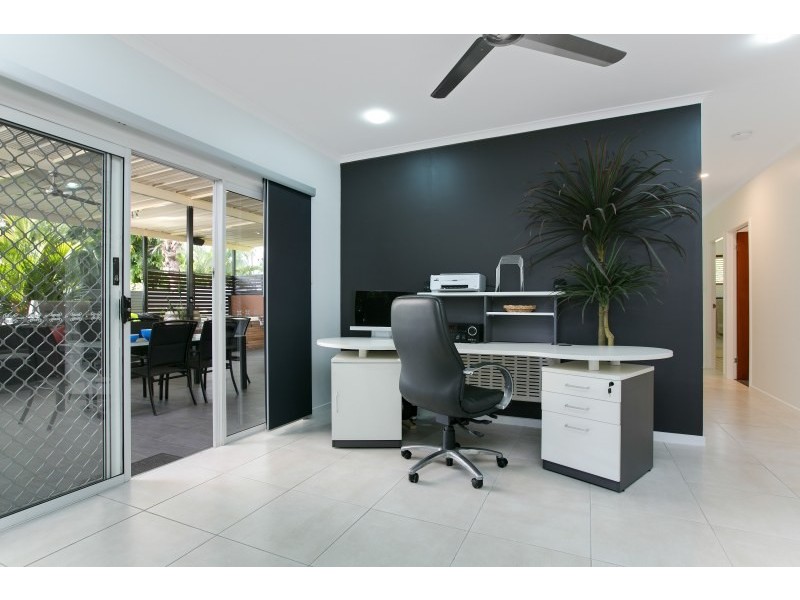 4 Kirraly Close, Mooroobool QLD 4870