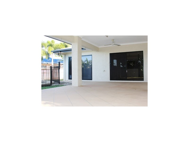 22 Lucy Close, Kanimbla QLD 4870
