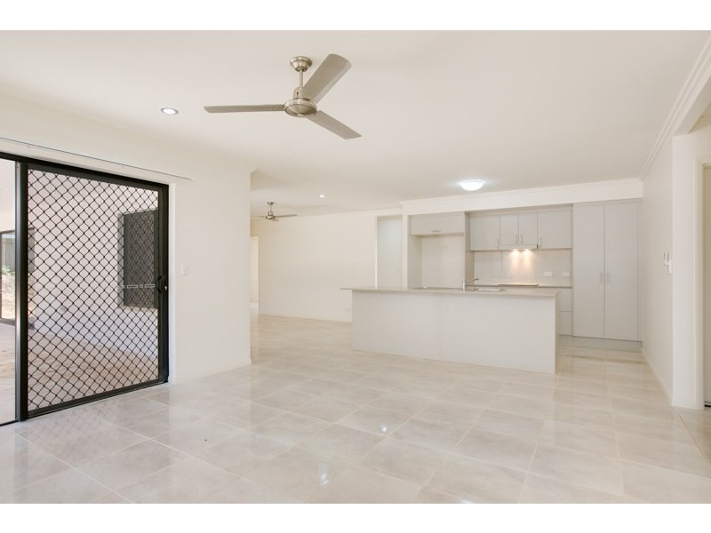 42 Ainscow Drive, Bentley Park QLD 4869
