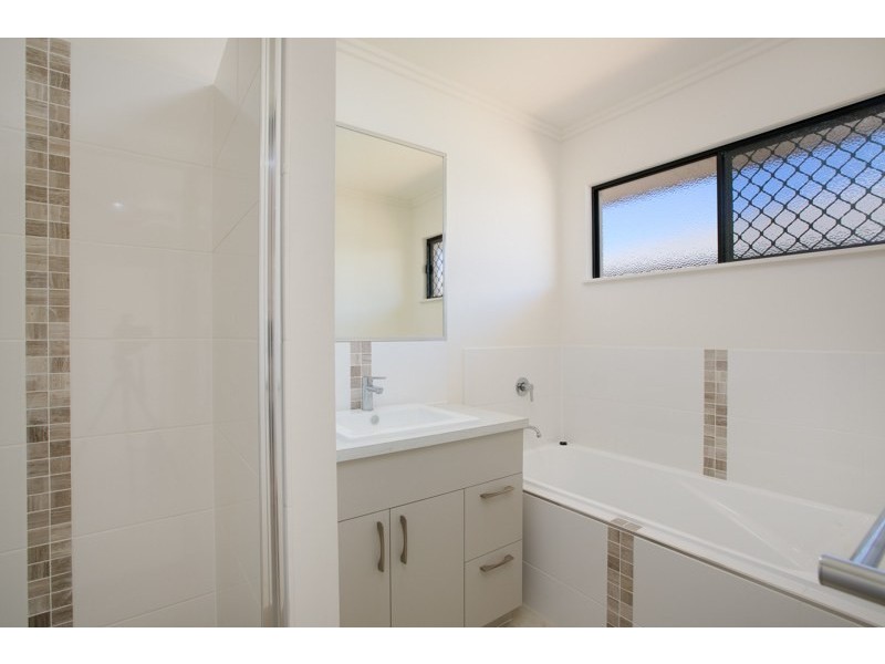 42 Ainscow Drive, Bentley Park QLD 4869