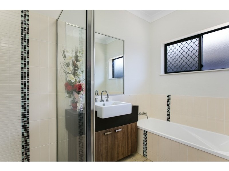 3 Cheyne Close, Bentley Park QLD 4869