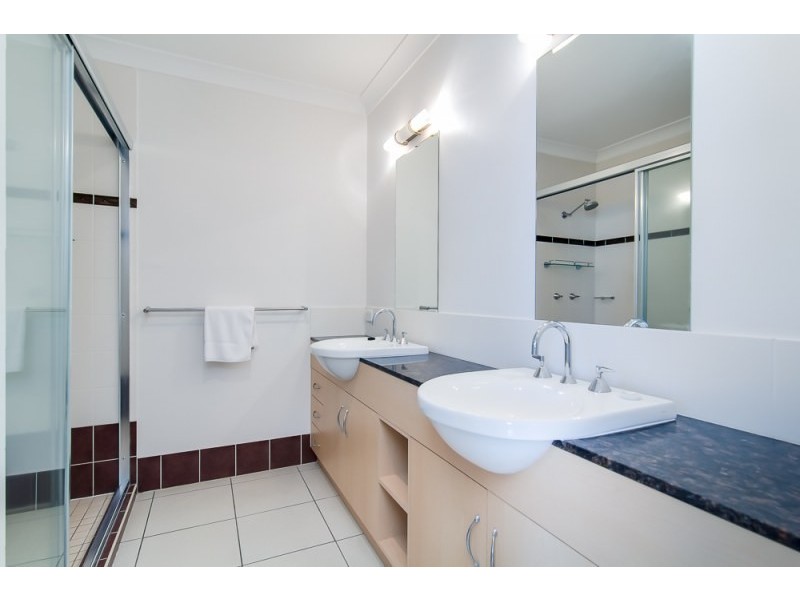 8/77 Spence Street, Cairns City QLD 4870