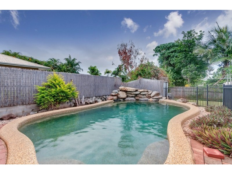 8 Julia Percy Close, Bentley Park QLD 4869