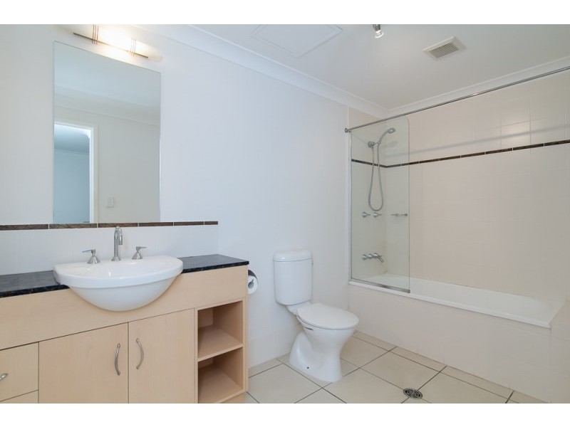 8/77 Spence Street, Cairns City QLD 4870