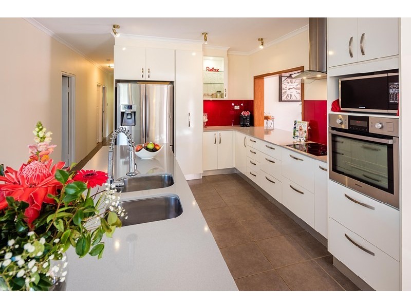 5 Kirraly Close, Mooroobool QLD 4870