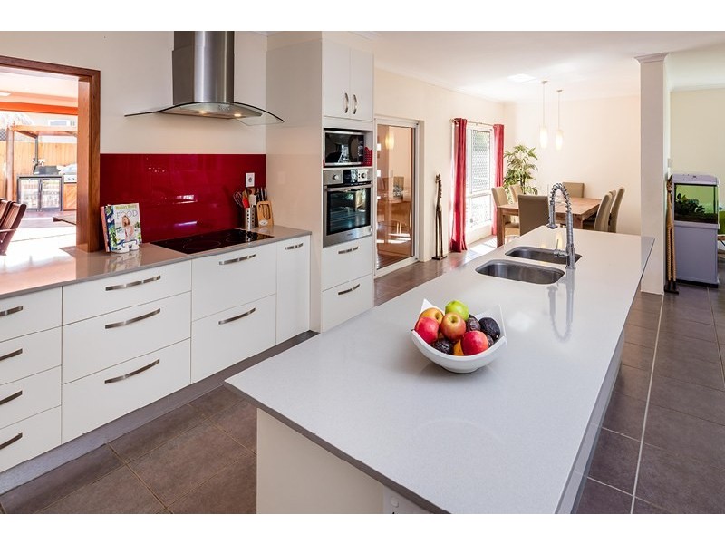 5 Kirraly Close, Mooroobool QLD 4870