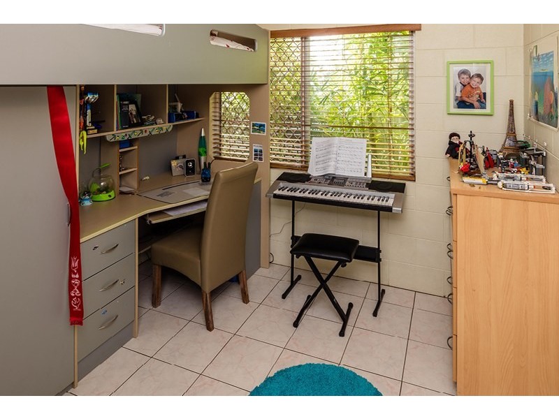 5 Kirraly Close, Mooroobool QLD 4870