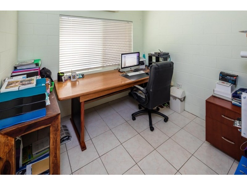 5 Kirraly Close, Mooroobool QLD 4870