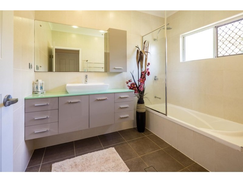 5 Kirraly Close, Mooroobool QLD 4870