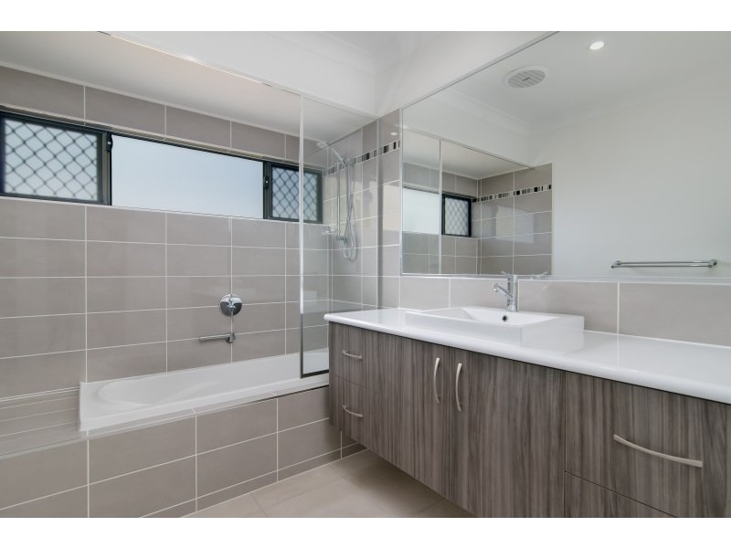 52 Disney Street, White Rock QLD 4868