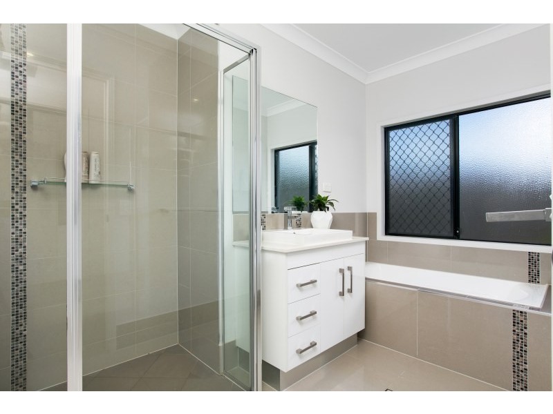 44 Ainscow Drive, Bentley Park QLD 4869