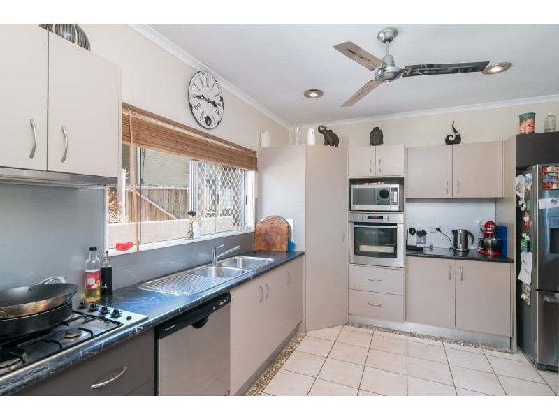 16 Lowanna Close, White Rock QLD 4868