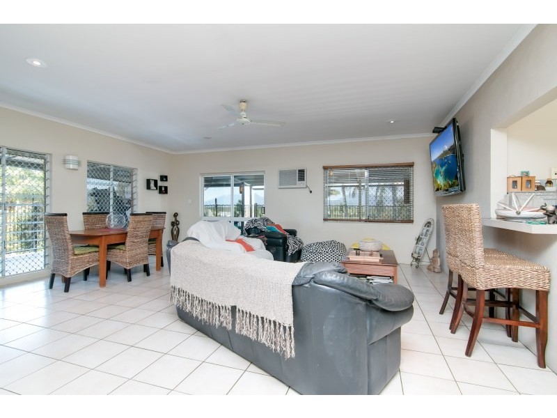 16 Lowanna Close, White Rock QLD 4868