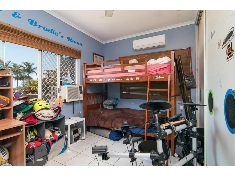 16 Lowanna Close, White Rock QLD 4868