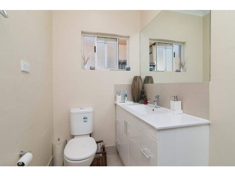 16 Lowanna Close, White Rock QLD 4868