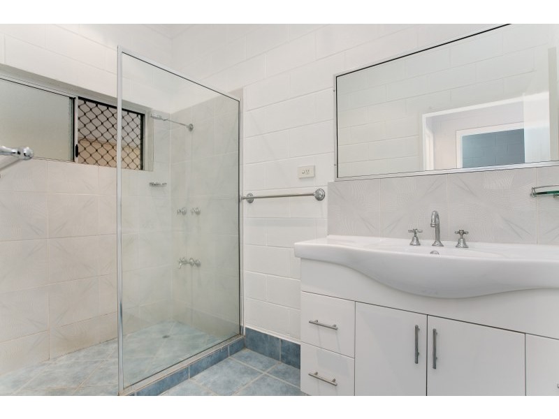 39 Dunbar Street, Mooroobool QLD 4870