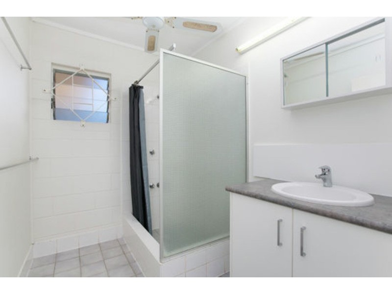8 Amethyst Street, Bayview Heights QLD 4868