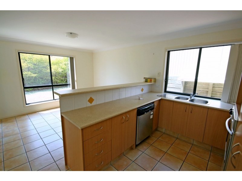 8 Katie Court, Arundel QLD 4214