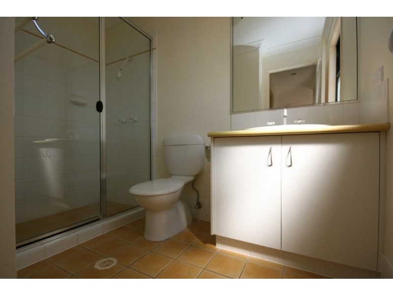 8 Katie Court, Arundel QLD 4214