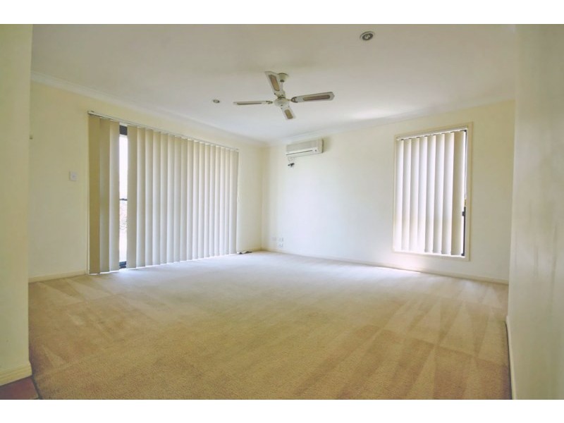 8 Katie Court, Arundel QLD 4214