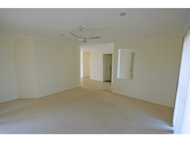 8 Katie Court, Arundel QLD 4214