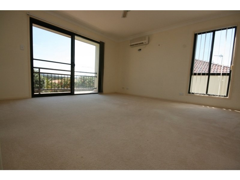 8 Katie Court, Arundel QLD 4214