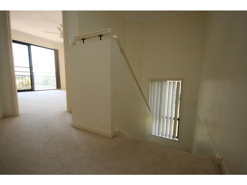 8 Katie Court, Arundel QLD 4214