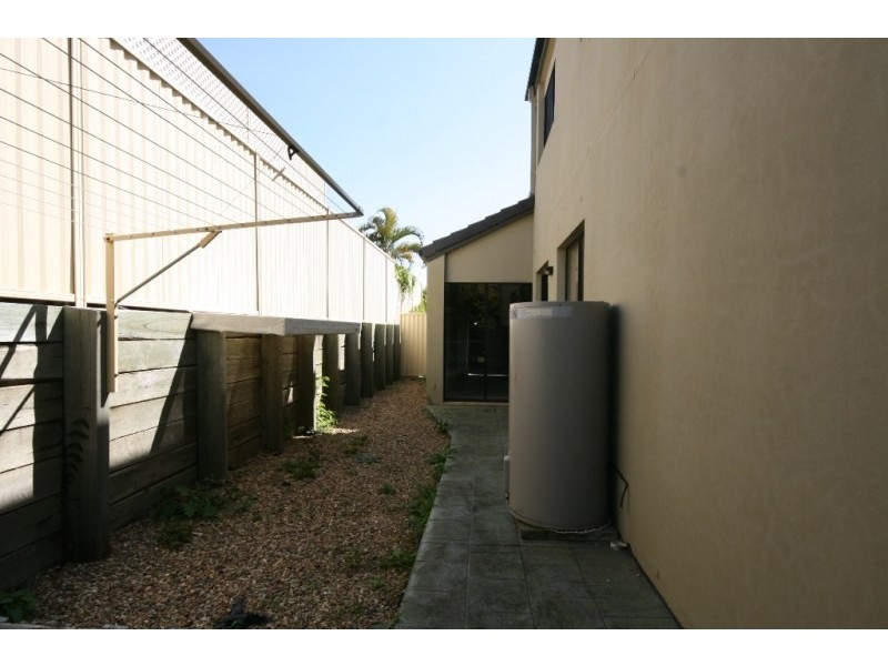 8 Katie Court, Arundel QLD 4214