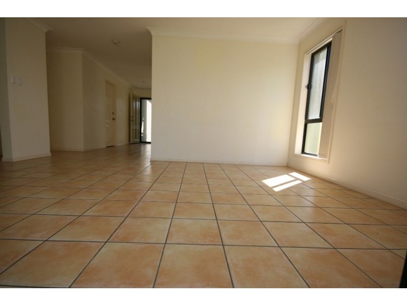 8 Katie Court, Arundel QLD 4214