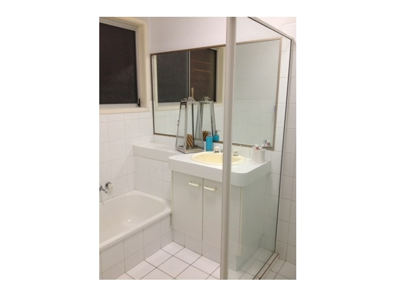 5 Sigatoka Drive, Clear Island Waters QLD 4226