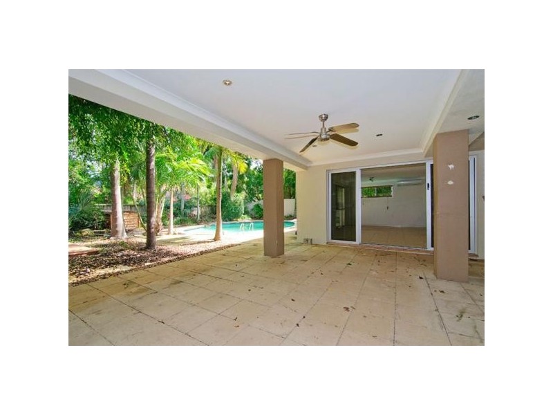 5 Sigatoka Drive, Clear Island Waters QLD 4226