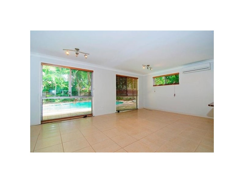 5 Sigatoka Drive, Clear Island Waters QLD 4226