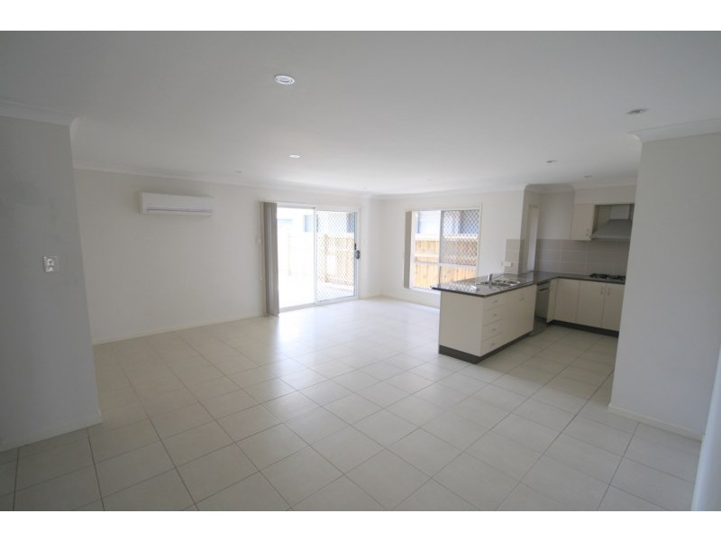 16 Kenilworth Crescent, Waterford QLD 4133