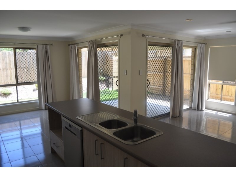 16 Grand Terrace, Waterford QLD 4133