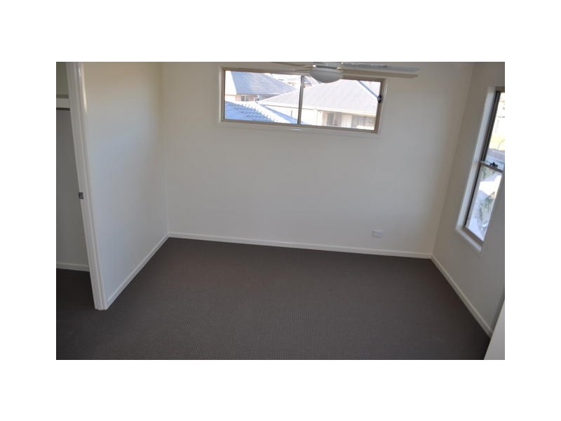 16 Grand Terrace, Waterford QLD 4133