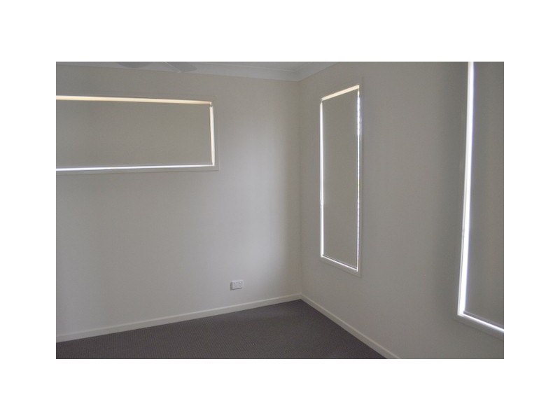 16 Grand Terrace, Waterford QLD 4133