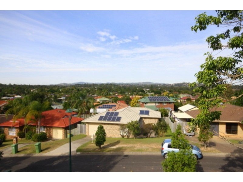 11 Tahan Crescent, Tanah Merah QLD 4128