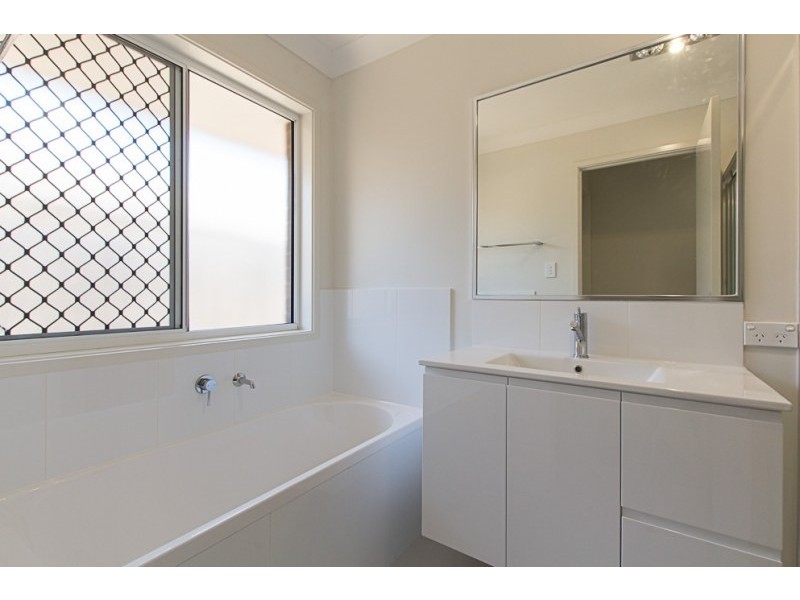 5 Frankland Avenue, Waterford QLD 4133