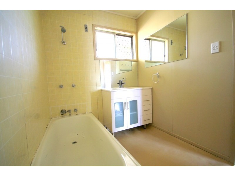 12 Dorothy Street, Woodridge QLD 4114