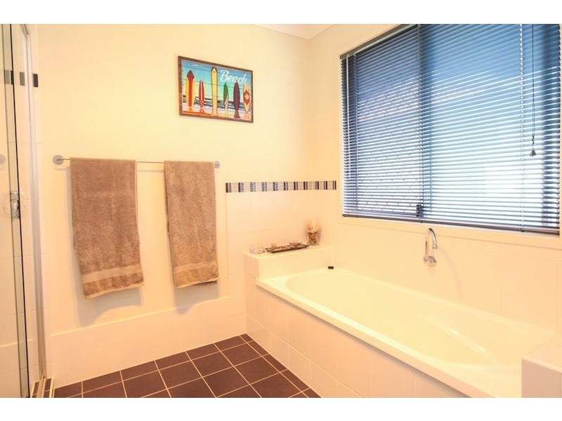 2  Benarkin Close, Waterford QLD 4133