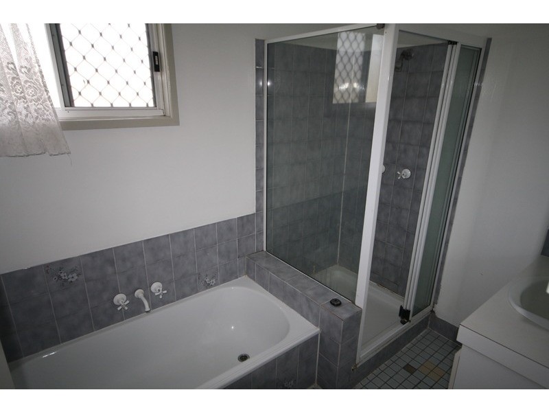 2 Blaxland Street, Boronia Heights QLD 4124