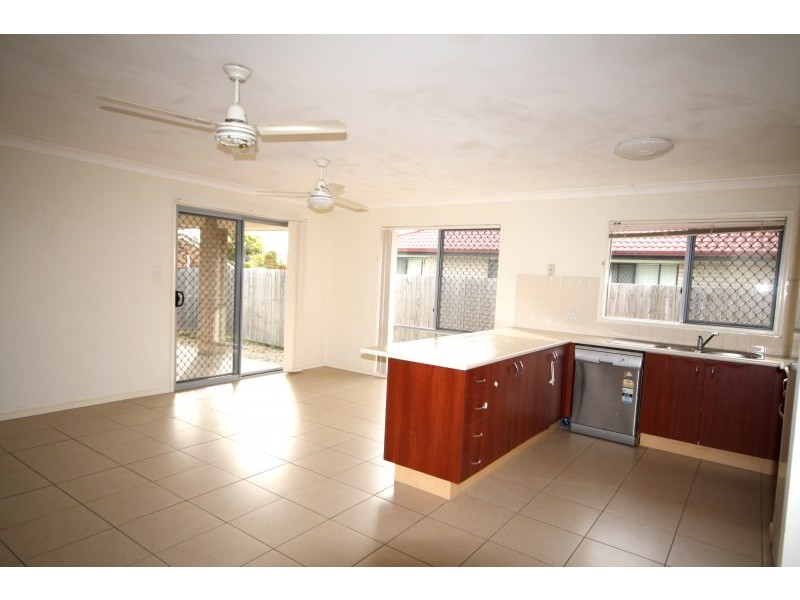 8 Elcock Avenue, Crestmead QLD 4132