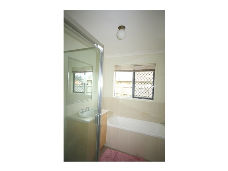 8 Elcock Avenue, Crestmead QLD 4132