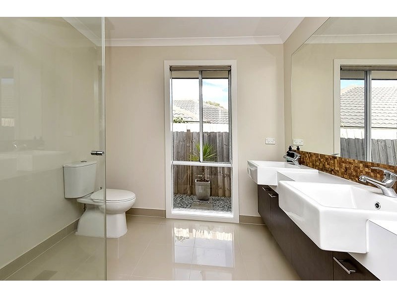 8 Conondale Way, Waterford QLD 4133