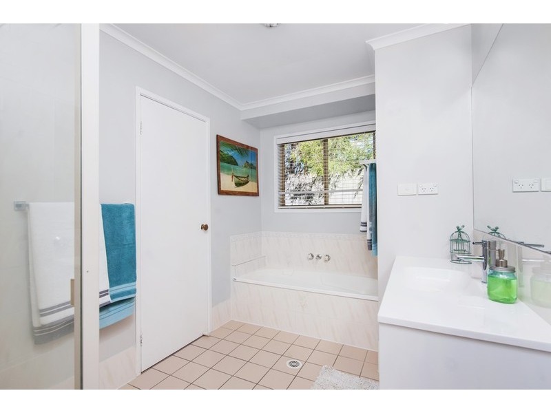 18 Eli Court, Hillcrest QLD 4118